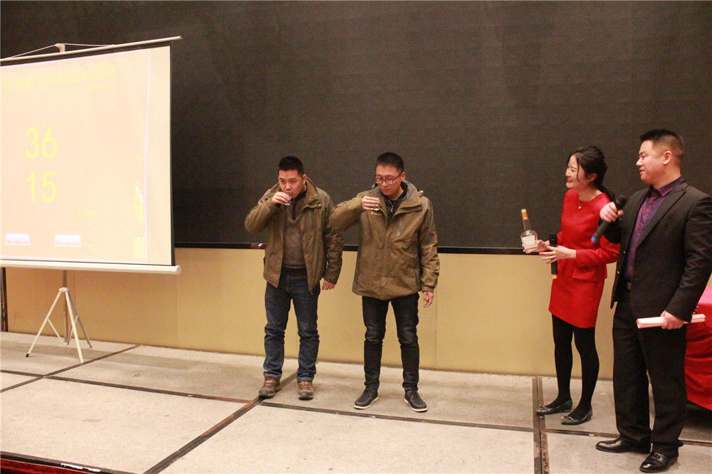 難以表述喜獲大獎(jiǎng)的激動(dòng)，唯有杜康.jpg